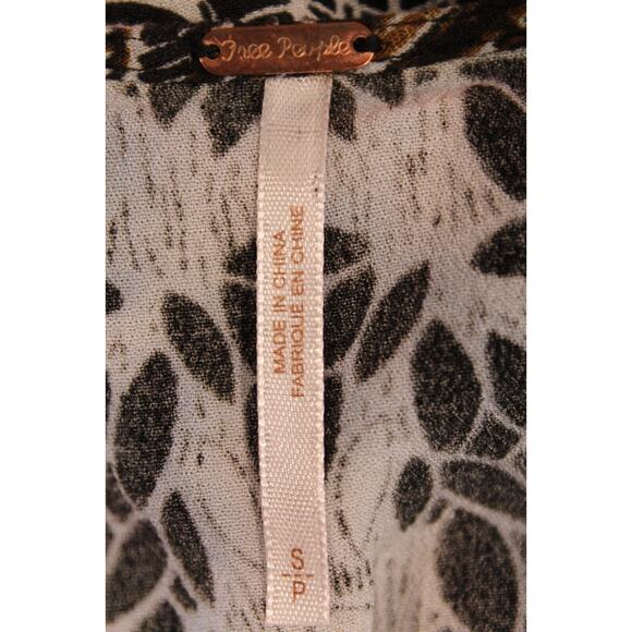 Free People Birds of a Feather Top Womens size S Black Deep V-Neck Button Up - Picture 6 of 7